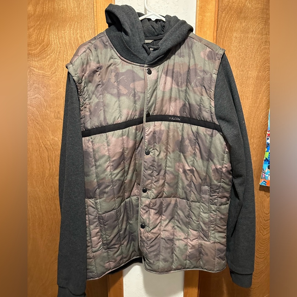 Men’s Volcom Puffy hoodie, XL